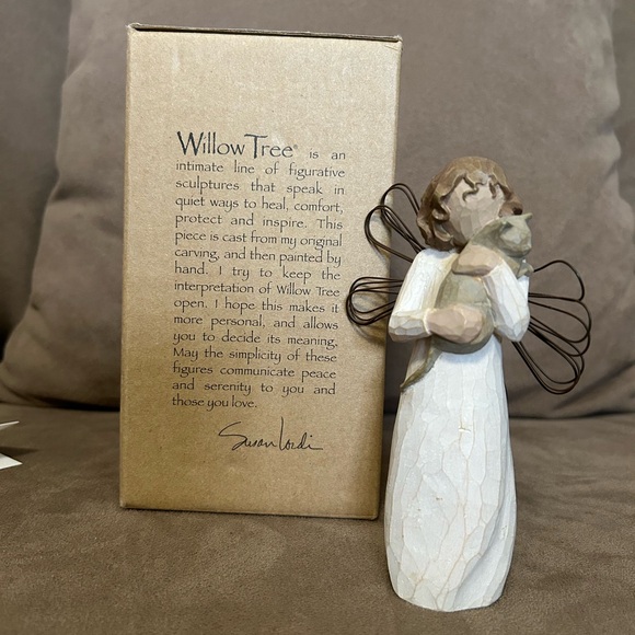Willow Tree ‘With Affection’ Angel with Cat - Cream and Brown - Picture 3 of 11